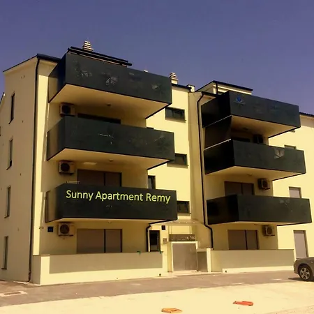 Sunny Remy Apartment Pula